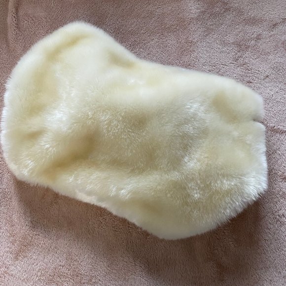 NWOT Topshop Faux Fur Infinity Scarf - white - Picture 2 of 6